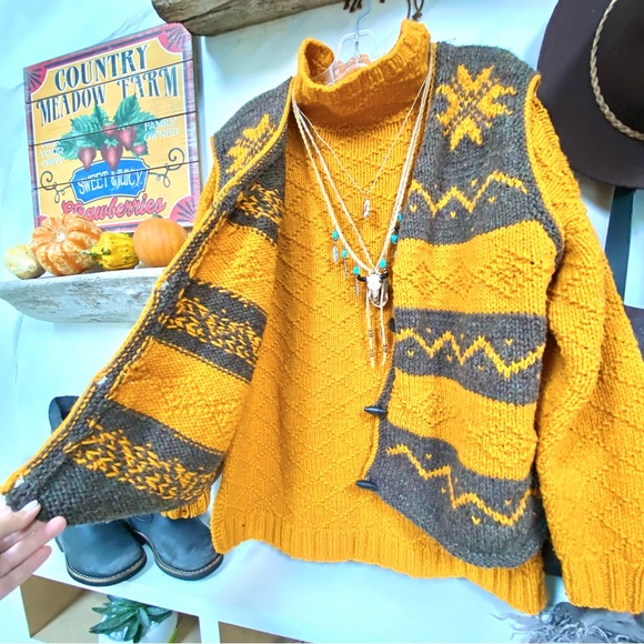 Stunning handcrafted wool sleeveless sweater/vest-cottage western/cowitchan vibe - Picture 2 of 10